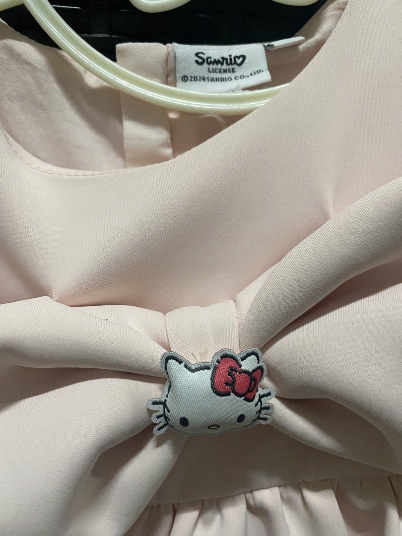 Sanrio Hello Kitty Pink Bow Dress (Category: Babies & Kids Fashion) located in Taytay. Submitted by stf0811 (Listing ID 1469057775, Image 2). Description: - Official Sanrio licensed Kitty dress (2024 release) - Color: Light pink - Features a big center bow with an embroidered Kitty patch - Short puffy sleeves and a flared skirt - Clean fabric and neat stitching throughout - Perfect condition and ready to wear 9-12 months on tag Worn once.