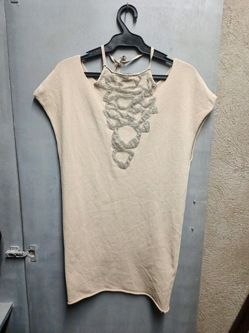 SARAH PACINI (Category: Sleeveless) located in Dasmarinas. Submitted by jessputrages (Listing ID 1469050434, Image 1). Description: For sale Sarah Pacini Excellent condition No issue 1000 plus shipping fee Pm for more details.