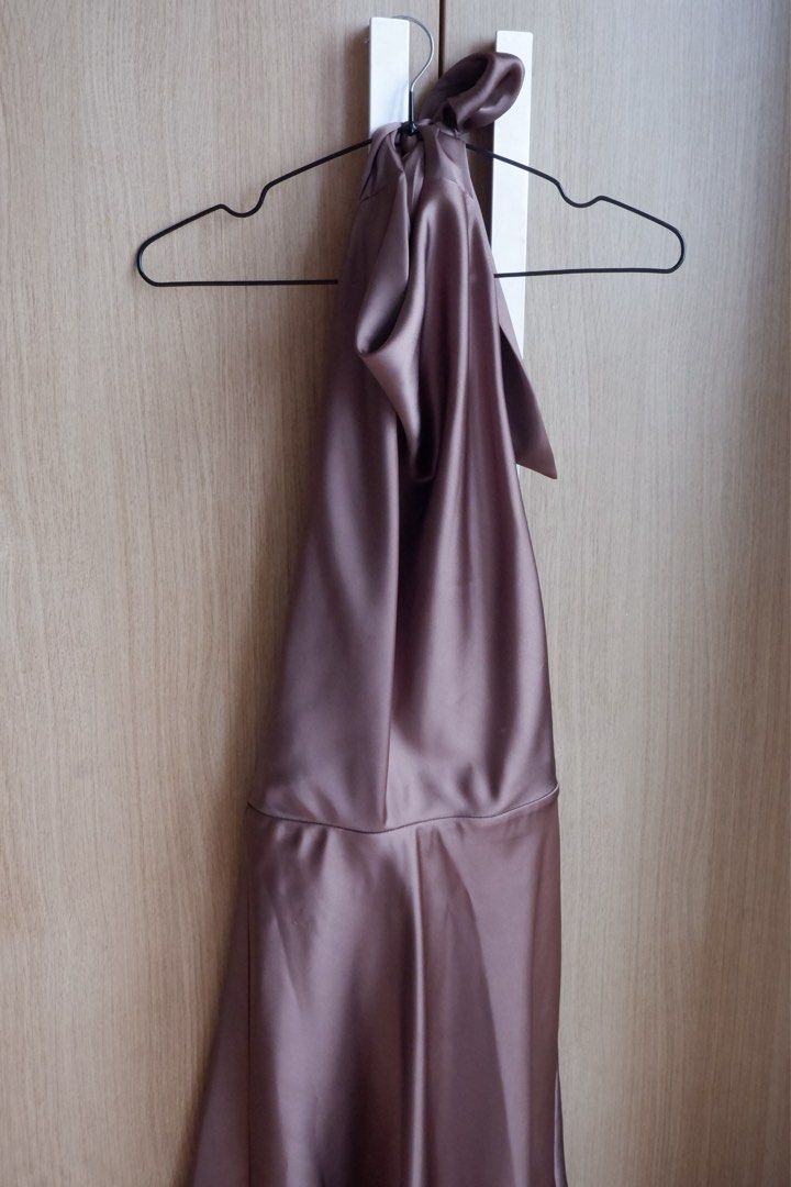 Satin Cowl Neck Mini Dress (Category: Dresses) located in Makati City. Submitted by kimberlyjohn (Listing ID 1468995277, Image 2). Description: - Style: Satin mini dress with cowl neck and open back - Feature: Cute bow detail at the back - Material: Smooth fabric with a slight sheen - Condition: Worn once.