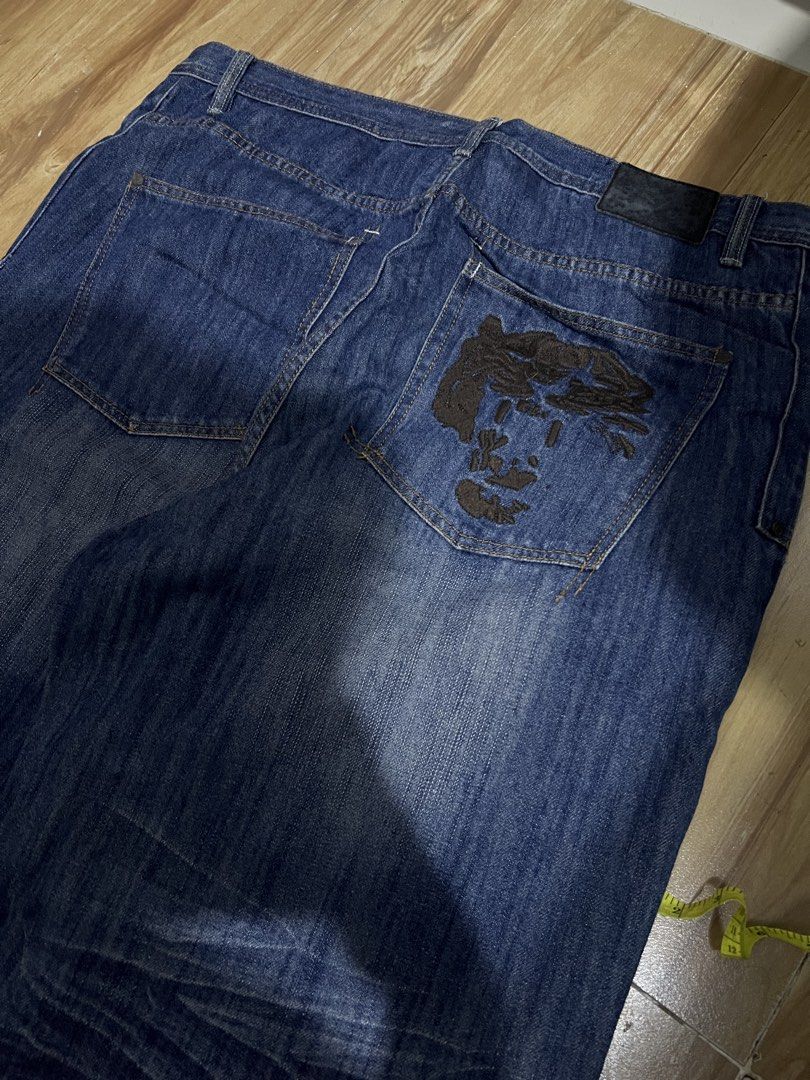 Sean John Jeans with Embroidery (Category: Jeans) located in Marikina City. Submitted by j1rui_ (Listing ID 1469102433, Image 3). Description: Tagged 42 Dimensions: Width - 42” Length - 47” Thigh - 16.5” Leg opening - 10.5” Issues: - Signs of wear - Minimal heel drags - Faded patch Negotiable :P .