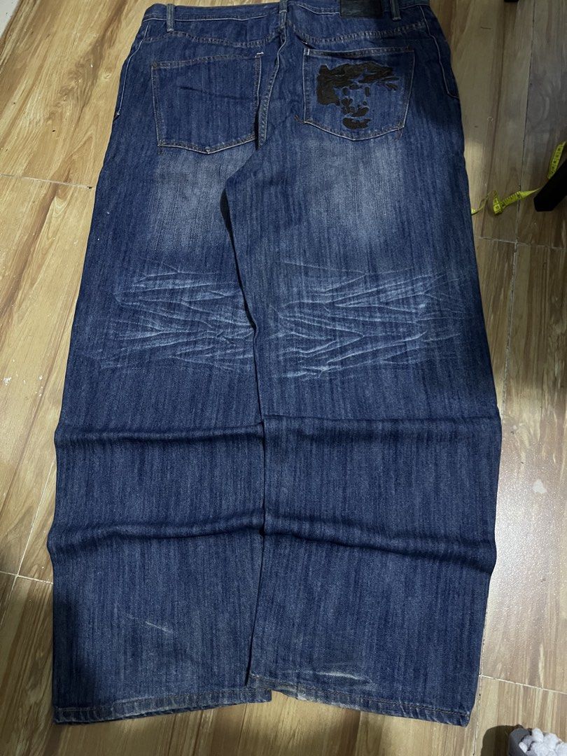 Sean John Jeans with Embroidery (Category: Jeans) located in Marikina City. Submitted by j1rui_ (Listing ID 1469102433, Image 2). Description: Tagged 42 Dimensions: Width - 42” Length - 47” Thigh - 16.5” Leg opening - 10.5” Issues: - Signs of wear - Minimal heel drags - Faded patch Negotiable :P .