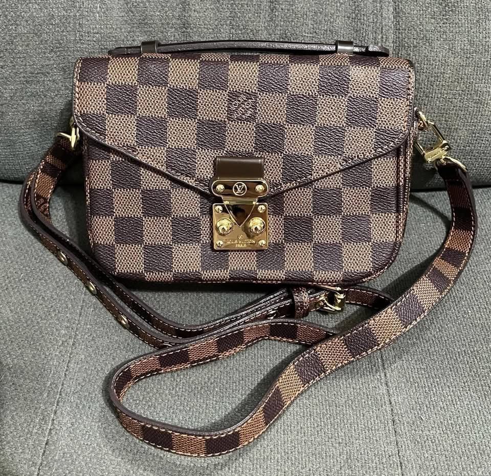 searchable code japan prelove LouisVuitton metis (Category: Luxury Bags & Wallets) located in Caloocan City. Submitted by mrs_frost (Listing ID 1469012757, Image 1). Description: adjustable strap makinis na makinis sa ganda japan surplus selectiv item only.