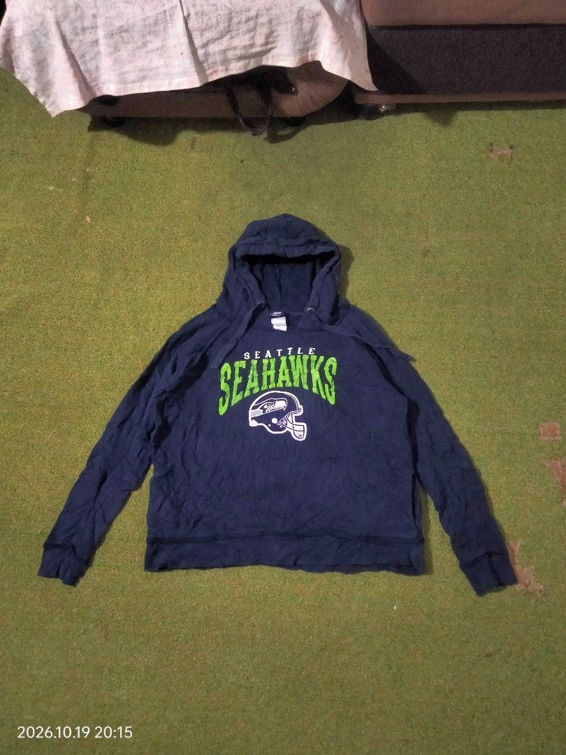 Seattle Seahawks Hoodie (Category: Coats, Jackets and Outerwear) located in Caloocan City. Submitted by haruconcep52476 (Listing ID 1469076116, Image 1). Description: Dimensions W21×L24 Good condition Color rate 9 Issue crack print Fresh from bale.