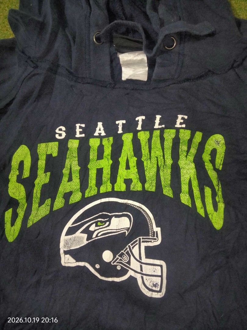Seattle Seahawks Hoodie (Category: Coats, Jackets and Outerwear) located in Caloocan City. Submitted by haruconcep52476 (Listing ID 1469076116, Image 2). Description: Dimensions W21×L24 Good condition Color rate 9 Issue crack print Fresh from bale.