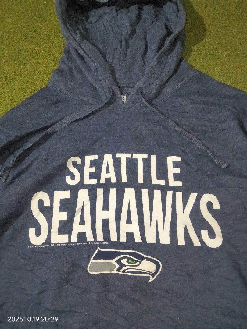 Seattle Seahawks Hoodie (Category: Coats, Jackets and Outerwear) located in Caloocan City. Submitted by haruconcep52476 (Listing ID 1469078379, Image 2). Description: Dimensions W23×L27.5 Good condition Color rate 10 No issue Fresh from bale.