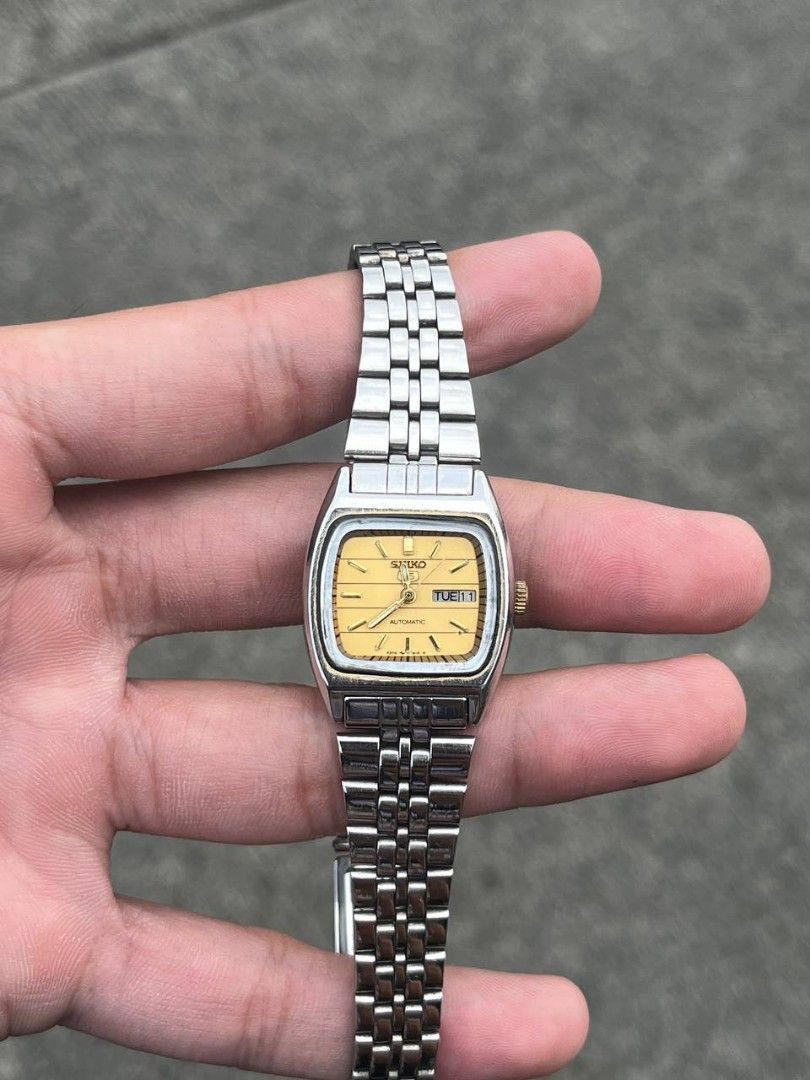 Seiko 5 Automatic Ladies Vintage Watch (Category: Women's Watches) located in Manila. Submitted by kevin_leal15 (Listing ID 1469111954, Image 1). Description: Seiko 5 Ladies Tv Type Automatic Movement Manual Winding Caliber 4206 Day Date Display Bracelet Fits up to 7 inches PHP 3,699 (negotiable) 📍 Location San Pedro Laguna - Meetups Via appointment Payment Options: Bank Transfer, GCash, GoTyme, BPI Shipping Options: 🚚 COD/COP via LBC is accept