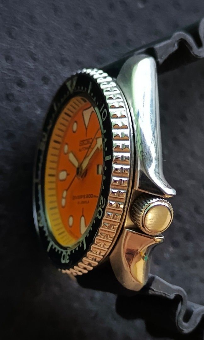SEIKO ORANGE DIVER SKX011J (Category: Luxury Watches) located in Manila. Submitted by arcads97 (Listing ID 1469108325, Image 3). Description: Vintage Seiko Divers " SKX011J -7s26-0020 -automatic -Made In Japan -Orange Dial -Large Size -Day/Date Display (quickset working) -All original Head -recently Serviced/All working -Period correct Condition, no aftermarket parts fitted. -Personal collection/used only, not water pressure or diving tested. -Fo