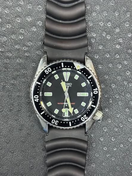 Seiko Vintage Automatic Diver (4205-0150) Water Resistant (Category: Men's Watches) located in Caloocan City. Submitted by primetime_watches (Listing ID 1468965735, Image 1). Description: * Brand: Seiko * Model/Reference: 4205-0150 * Movement: Automatic * Dial: Black * Case: Stainless steel * Water Resistance: ✅ * Features: Rotating bezel and date display *WORKING! * After market : Strap, Ring, Dial (the rest all original) 💸Price: 3,300 📦Shipme