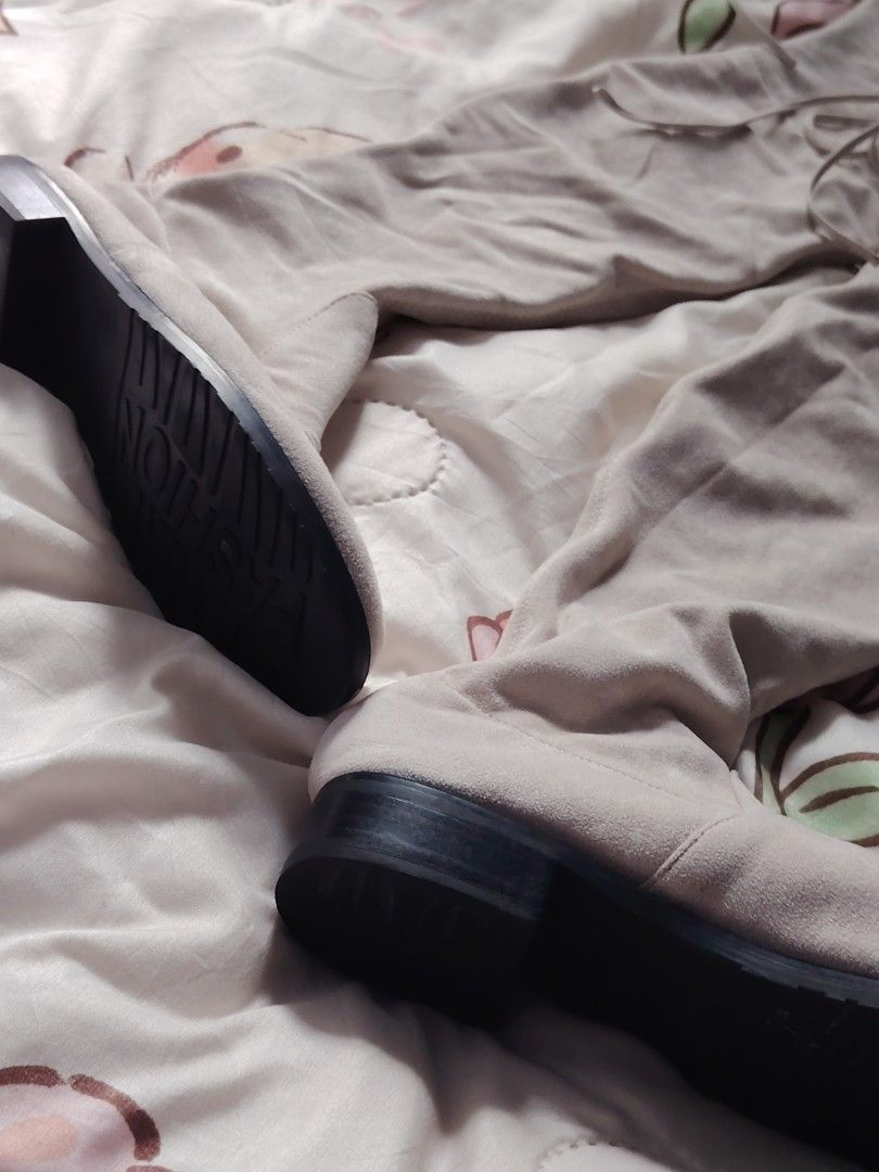 self tie knee-high boots 👢 (Category: Boots) located in Hermosa. Submitted by lcvelycath (Listing ID 1468974215, Image 2). Description: size: 23.5-24/EU 37-38 issue: need wash colors may vary due to lightning & quality 𐙚 °. check details before mine joy miners will be posted :> 𐙚 °. payment first °. mode of payment: Gc@sh mode of delivery: JNT 𐙚 happy shopping 🛍️.