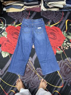 (Category: ) located in . Submitted by BAZAROUTLETSTORE (Listing ID 1468963542, Image 1). Description: .