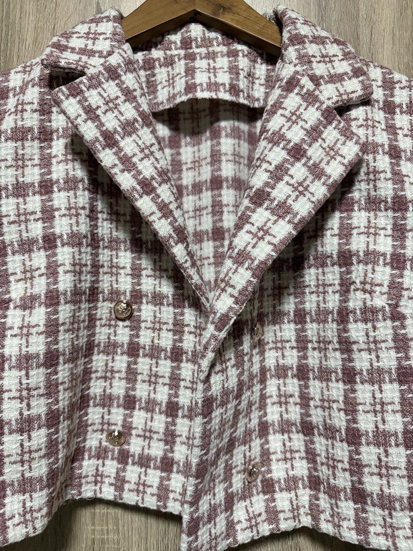 Semi cropped blazer (Category: Coats, Jackets and Outerwear) located in Bulacan. Submitted by relove.re (Listing ID 1469044246, Image 3). Description: Chic Tweed Cropped Blazer ✨ Classy burgundy/Pinkish and cream plaid tweed blazer with short sleeves, a stylish lapel collar, and elegant button details. Perfect for a Korean-inspired, feminine, and sophisticated look! 💕 Size: S - M ✔️ Chic cropped style ✔️ Short sleeves ✔️ Elegant plaid pattern ✔️