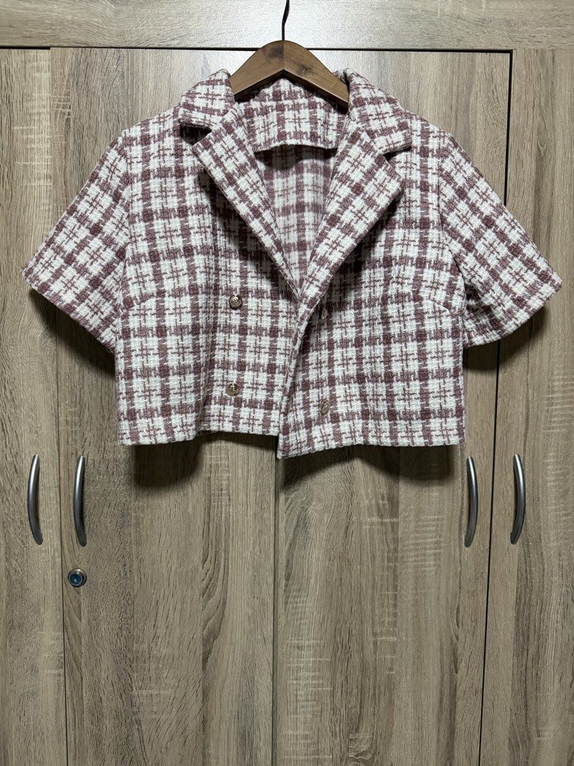 Semi cropped blazer (Category: Coats, Jackets and Outerwear) located in Bulacan. Submitted by relove.re (Listing ID 1469044246, Image 1). Description: Chic Tweed Cropped Blazer ✨ Classy burgundy/Pinkish and cream plaid tweed blazer with short sleeves, a stylish lapel collar, and elegant button details. Perfect for a Korean-inspired, feminine, and sophisticated look! 💕 Size: S - M ✔️ Chic cropped style ✔️ Short sleeves ✔️ Elegant plaid pattern ✔️