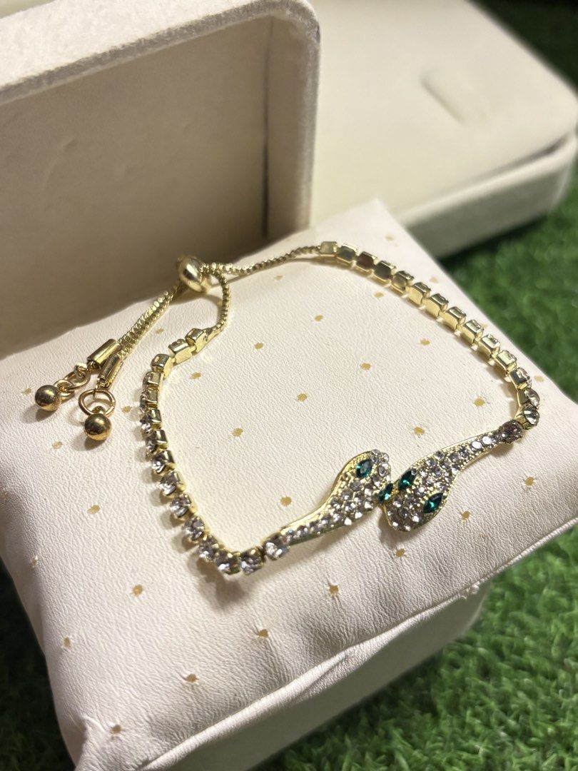Serpent bracelet (Category: Bracelets) located in Davao. Submitted by ememlou17 (Listing ID 1469074431, Image 1). Description: Bracelet Size7-7.5 No markings Rodium/ Platinum over copper based metal Tarnish resistant with extra care Message me directly📩.