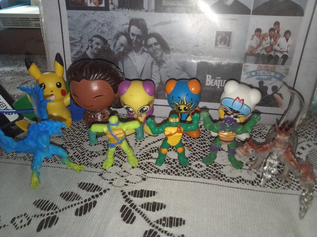 SET OF ASSORTED PRE OWNED TOYS (Category: Action & Battle Toys) located in Quezon City. Submitted by mangchester (Listing ID 1468947026, Image 3). Description: MIX OF AUTHENTIC AND BOOTLEG TOYS ALL FOR 200 ONLY GCASH/PAYMAYA LBC JRS OR LALAMOVE.