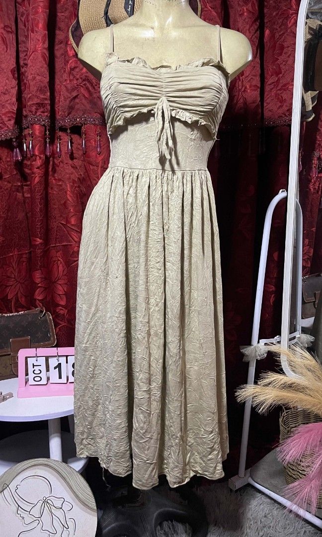 Sexy midi dress (Category: Dresses) located in Manila. Submitted by wheneity67thifted (Listing ID 1469003421, Image 1). Description: .