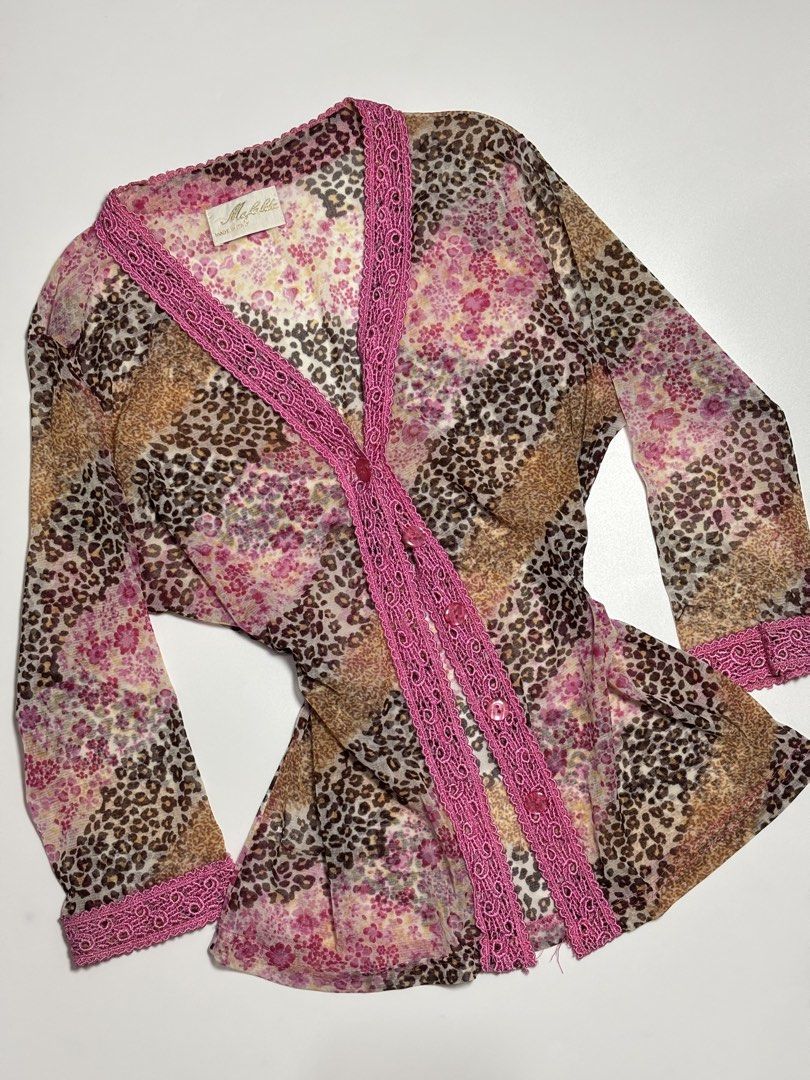 sheer leopard & floral lace cardigan (Category: Longsleeves) located in Mabalacat. Submitted by lueur.rei (Listing ID 1469086589, Image 3). Description: ⊹ ࣪ ˖ S-M ⊹ ࣪ ˖ 3/4 sleeves 𖧧 mine: ₱250 𖧧 steal: ₱300 𖧧 lock (au): ₱350 — eob: OCT 20 - 8 PM ⊹₊˚‧︵‿₊୨ᰔ୧₊‿︵‧˚₊⊹ — measurements were taken in flat lay — picture may vary due to lighting — please read guidelines before buying — once item is confirmed, please send your complete order form and scr