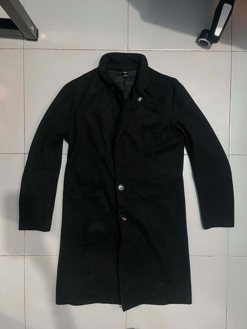 SHEIN Black Trench Coat Jacket Size S (Category: Coats, Jackets and Outerwear) located in Manila. Submitted by keendragon_e45e3c (Listing ID 1469111473, Image 2). Description: - Brand/Model: SHEIN black long trench coat - Size: Small - Design: Classic lapel collar with double-button closure - Details: Two lower side pockets and unique white 'K' letter embroidery on the chest - Fit: Structured silhouette, ideal for cool weather layering - Conditio