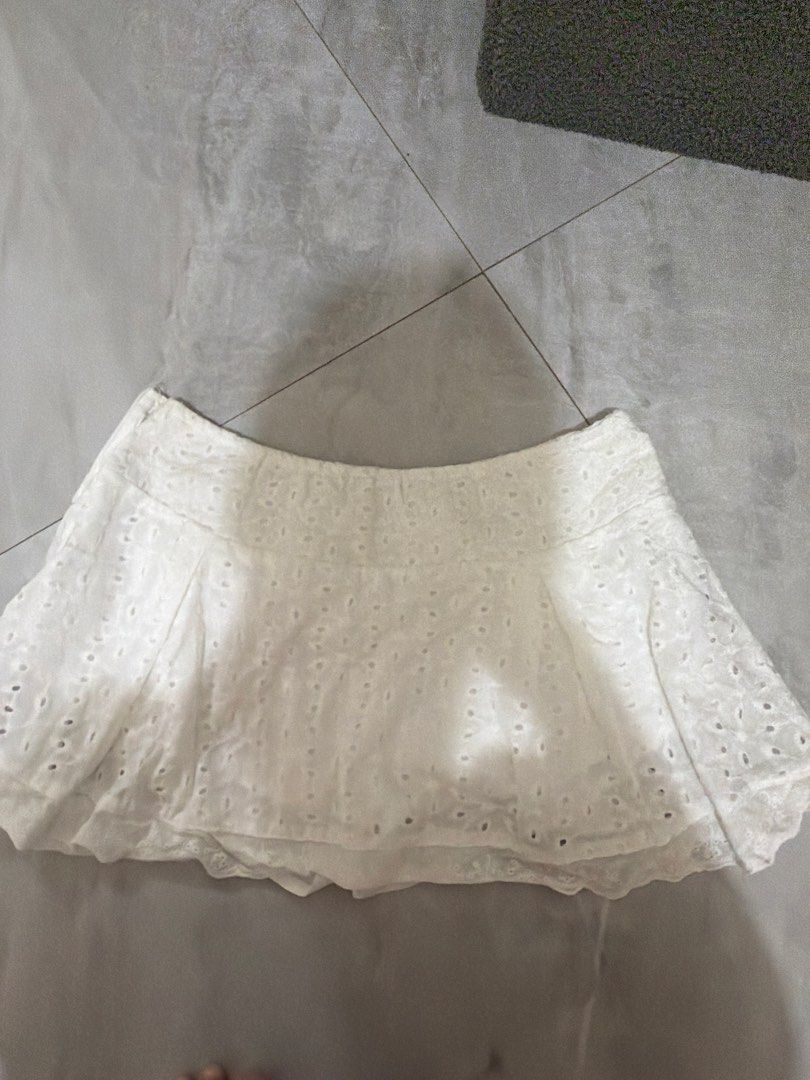 Shein skirt (Category: Skirts) located in Batangas. Submitted by lildealbyren (Listing ID 1468993423, Image 1). Description: size small.