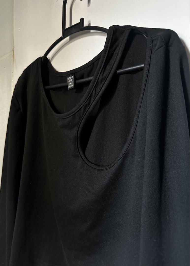 Shein plus size black crop top longsleeve (Category: Longsleeves) located in Cavite. Submitted by chicfinds.slay (Listing ID 1469127154, Image 3). Description: ✨ used once/stock lang sa closet ✨best fit l- xl.