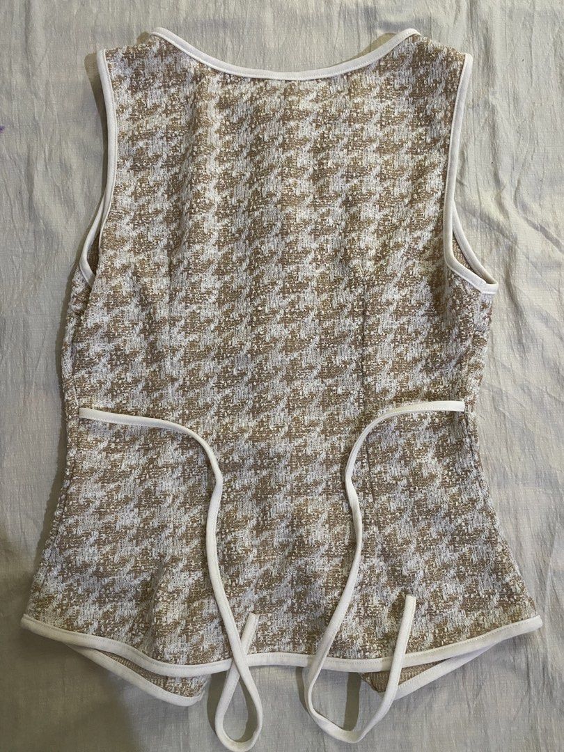 SHEIN Vintage Knit Top (Category: Sleeveless) located in Iloilo. Submitted by chelseyywz (Listing ID 1468984598, Image 3). Description: Used once. size S on tag 💗 .