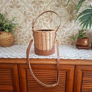 (Category: ) located in . Submitted by millennialmeetsvintage (Listing ID 1468957229, Image 1). Description: .
