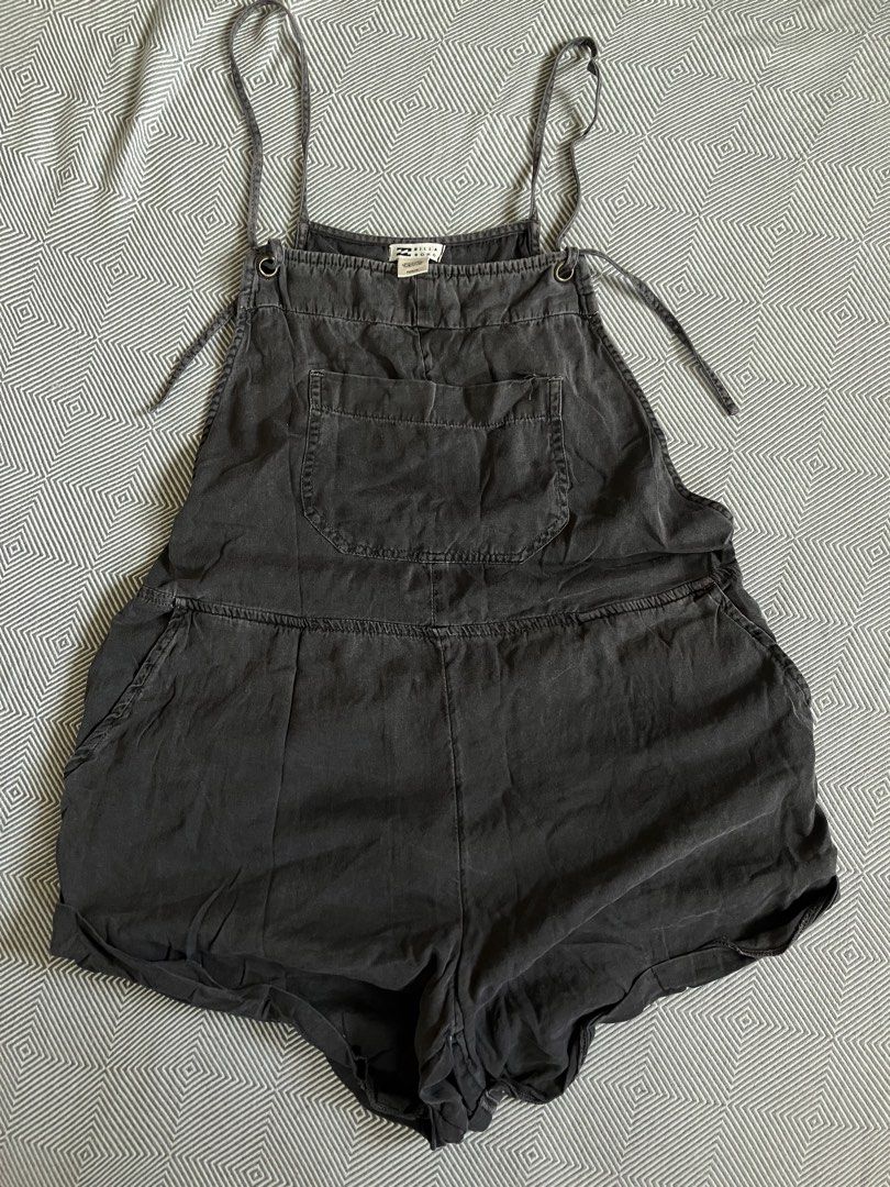 Short Jumpsuit (Category: Jumpsuits) located in Manila. Submitted by pc.thrift (Listing ID 1468982158, Image 1). Description: .