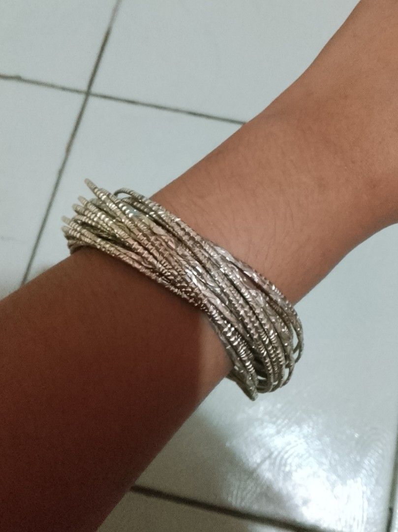 Silver Chunky Bracelet Stack (Category: Bracelets) located in Bacolod City. Submitted by beam_tori (Listing ID 1469057439, Image 2). Description: - MOP: Gcash - MOD: J&T.