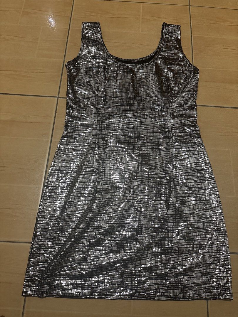 Silver Metallic Grid Pattern Tank Dress Party Midi (Category: Dresses) located in Cabuyao City. Submitted by airpz (Listing ID 1469069939, Image 1). Description: - Style: Silver metallic midi dress with a chic grid pattern - Fit: Fitted silhouette, knee-length, and stretchy textured fabric for comfort - Design: Scoop neckline with a sleeveless tank style - Occasion: Ideal for parties, nights out, and special events Waist 28-30.