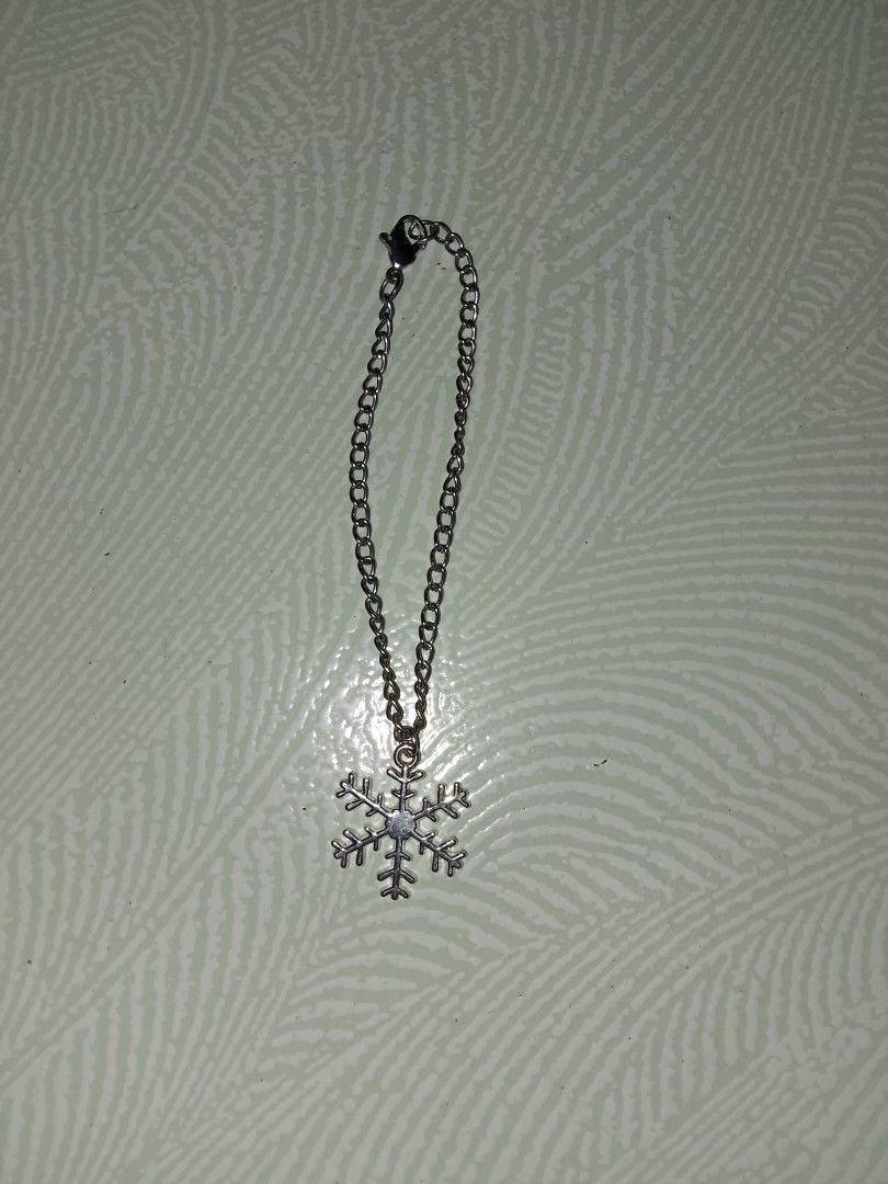 Silver Snowflake Bracelet (Category: Bracelets) located in Bacolod City. Submitted by beam_tori (Listing ID 1469057323, Image 1). Description: - MOP: Gcash - MOD: J&T.