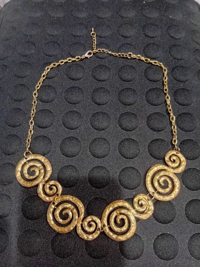 Silver/Gold Metallic Toned necklaces (Category: Necklaces) located in Caloocan City. Submitted by mma_222 (Listing ID 1468976684, Image 3). Description: - Gold/silver-toned statement necklaces with a brushed metallic finish - Textured pieces in a cascading design - Double chain link connects the centerpiece to a secure clasp closure - Bold accessory ideal for dressing up plain tops and dresses.