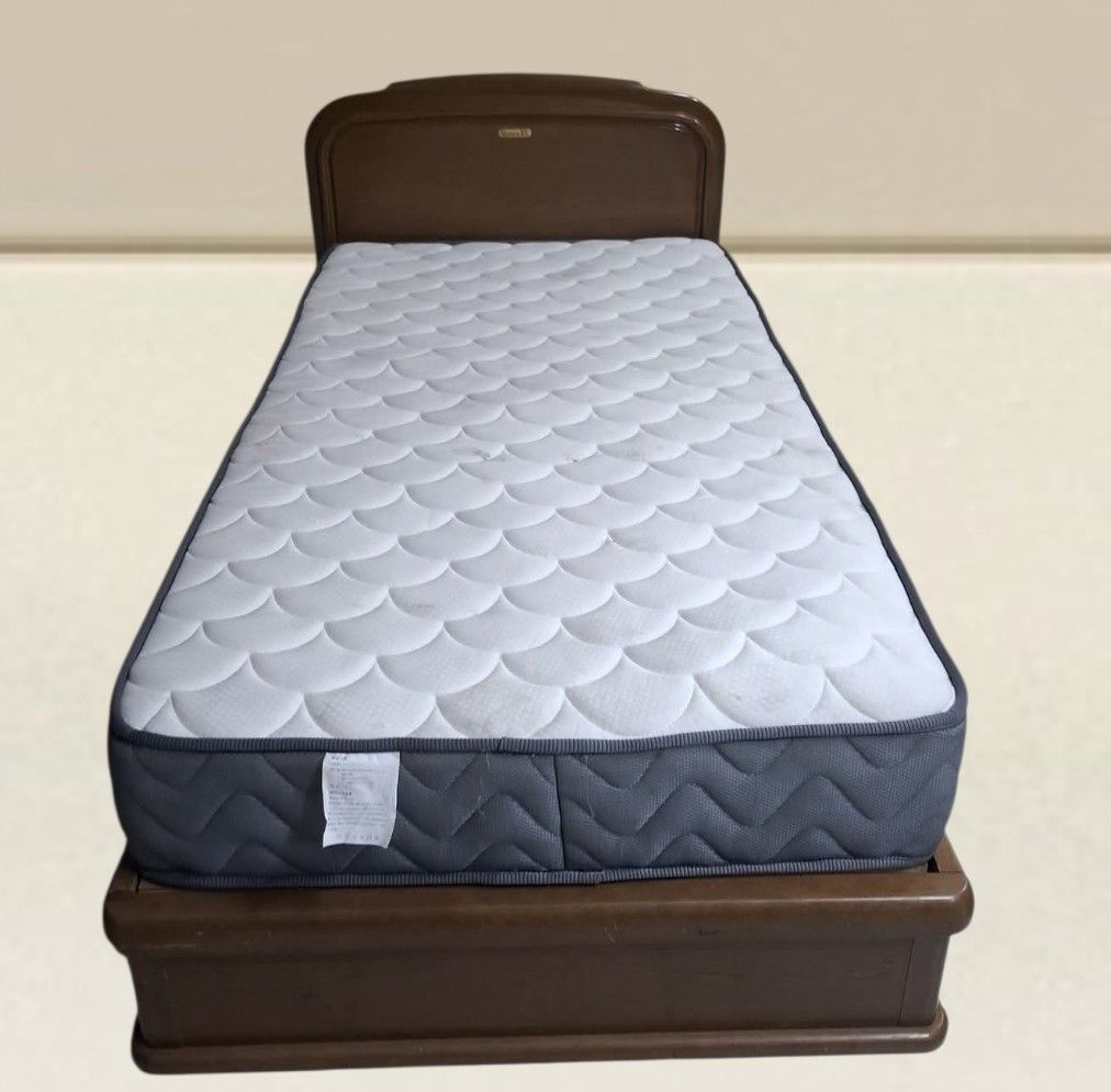 Simmons Single Bed Frame and Mattress Set (Category: Bed Frames & Mattresses) located in Quezon City. Submitted by dannikkishoppe2 (Listing ID 1468933668, Image 1). Description: Simmons Single Bed Frame and Mattress Set‼️₱12000‼️ Please manage your expectations as there might be minimal flaws. Color may vary due to lighting, it may appear darker or lighter in person. Check photos first before buying. Please refrain from purchasing if you are part