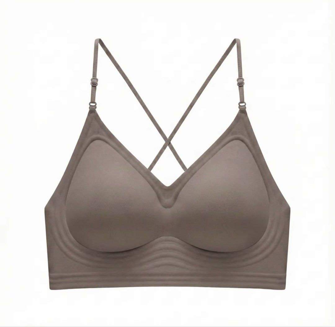 Size XL 38/85ABC Halter Neck Bra Seamless Wireless (Category: Undergarments & Loungewear) located in Davao. Submitted by rslnabysngh (Listing ID 1469062750, Image 1). Description: Color Light brown Brand new RFS WRONG SIZE.