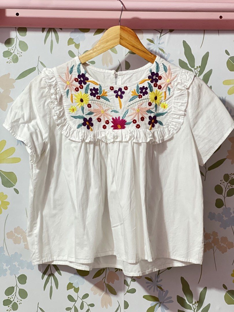 S-M Embroidery blouse (Category: Blouses) located in Pasig City. Submitted by morilove (Listing ID 1469160777, Image 1). Description: .