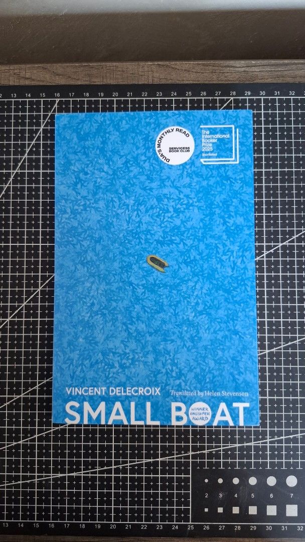 Small Boat by Vincent Delecroix (Category: Storybooks) located in Quezon City. Submitted by arkiv.ph (Listing ID 1468961409, Image 2). Description: Available. Please send offers directly; I'll approve if reasonable. Any last-price chats will be ignored. 📍 Christ the King of the Universe Parish, QC. Brand-new, unread copy with clean pages, sharp edges, and an uncreased spine. French-flap, Paperback, UK edition. MOP: Bank transfer to Metrobank or 