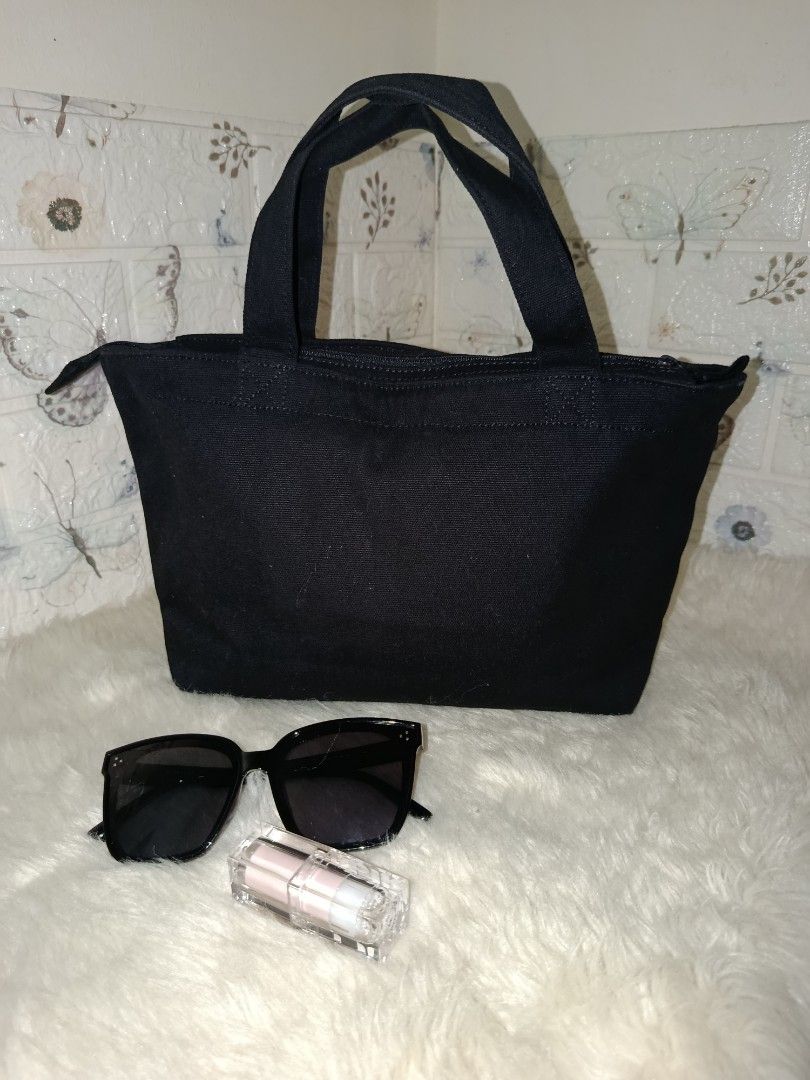 Small tote bag (Category: Tote Bags) located in Legazpi City. Submitted by coolfalcon_52838b (Listing ID 1468935163, Image 2). Description: black mini tote bag cloth bag with tag like new location: Albay.