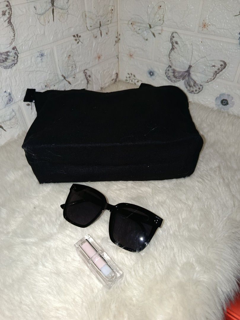 Small tote bag (Category: Tote Bags) located in Legazpi City. Submitted by coolfalcon_52838b (Listing ID 1468935163, Image 3). Description: black mini tote bag cloth bag with tag like new location: Albay.