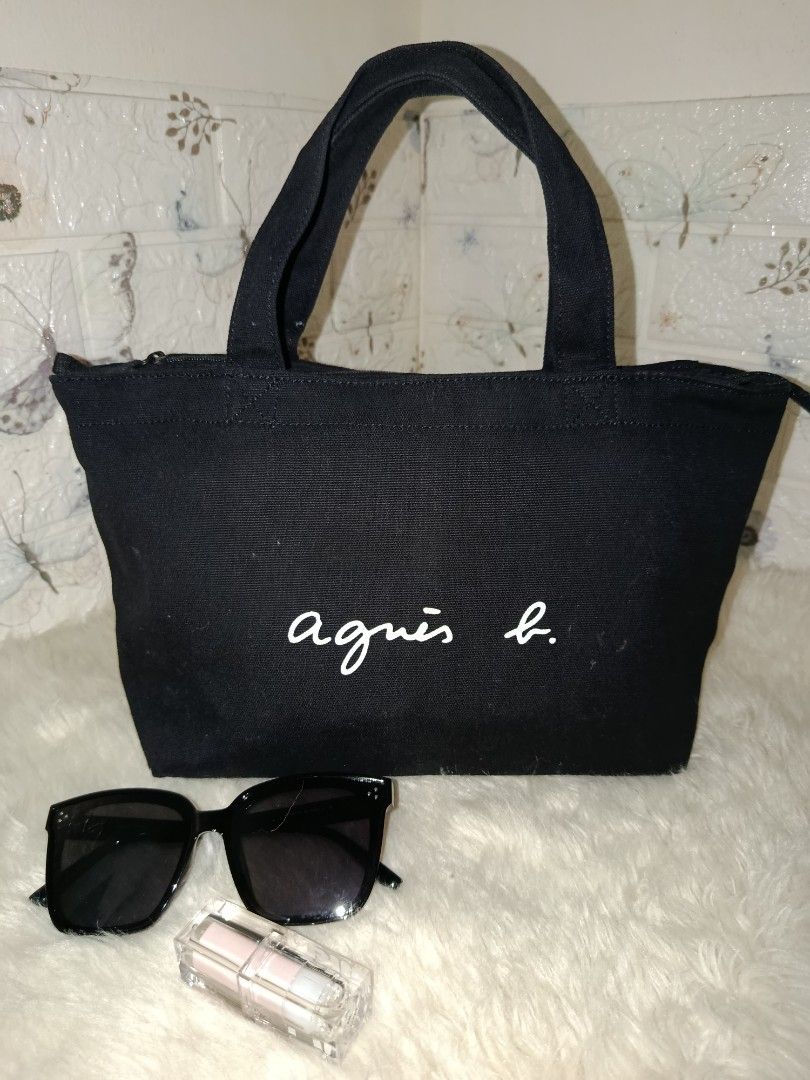 Small tote bag (Category: Tote Bags) located in Legazpi City. Submitted by coolfalcon_52838b (Listing ID 1468935163, Image 1). Description: black mini tote bag cloth bag with tag like new location: Albay.