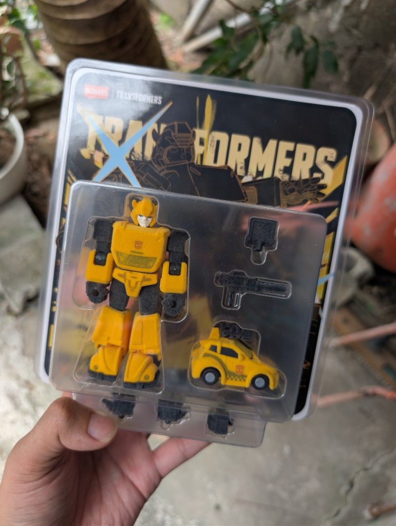 SMCC Blokees Transformers Bumblebee Combo Event Exclusive (Category: Gundam & Model Kits) located in Manila. Submitted by echollect (Listing ID 1468945924, Image 1). Description: Limited to 100 pieces Super Manila Comic Con event exclusive Blokees Transformers Bumblebee Combo figure. Product Dimensions: 20 cm (8") x 22 cm (8.6") x 8 cm (3.1") Box Dimensions: 21.5 cm (8.5") x 23.1 cm (9.1") x 8.5 cm (3.5") Open for trade sa Pokemon TCG ETB's + cas