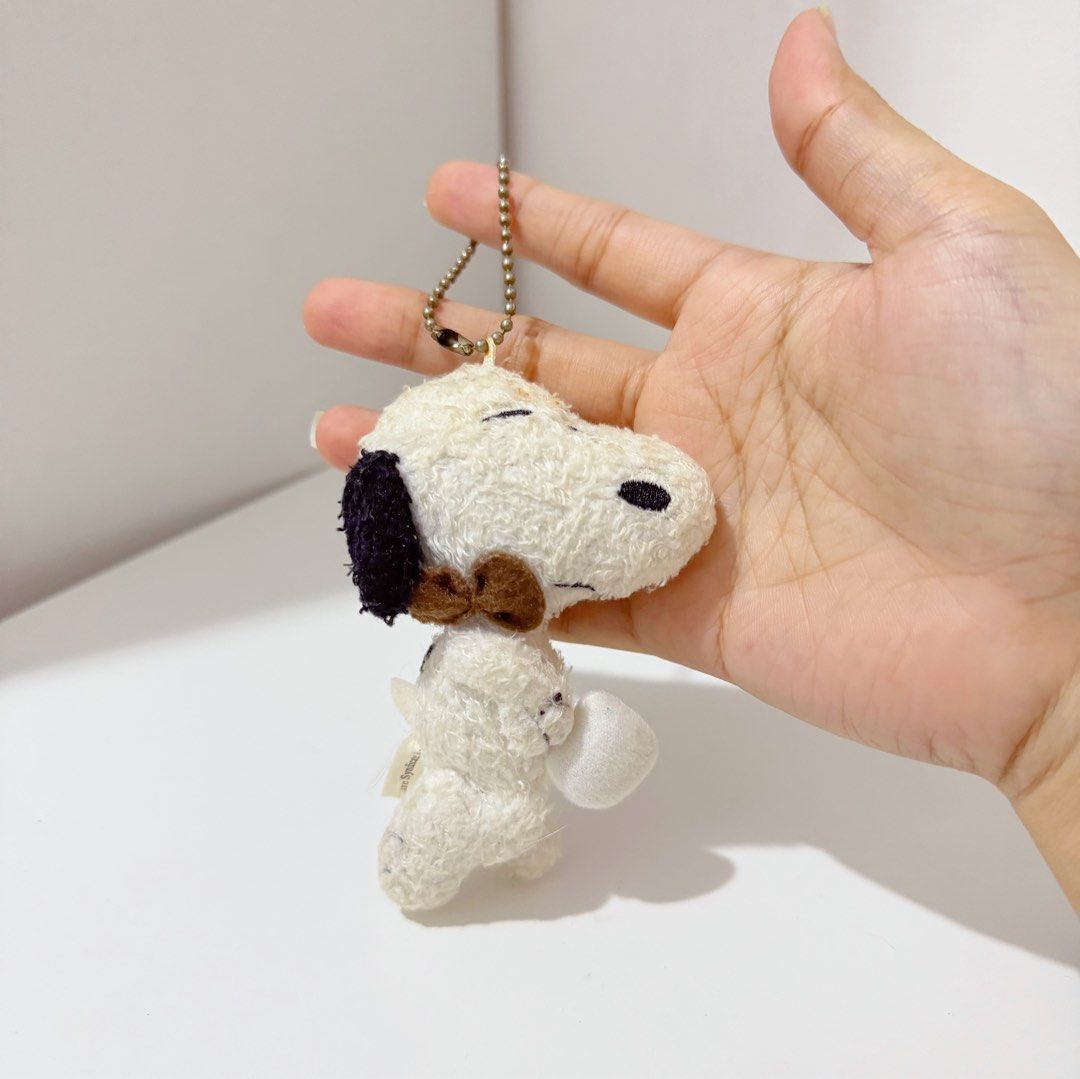 Snoopy Peanut Charm (Category: Plushies & Soft Toys) located in Manila. Submitted by ashyyel_ (Listing ID 1469144070, Image 1). Description: .