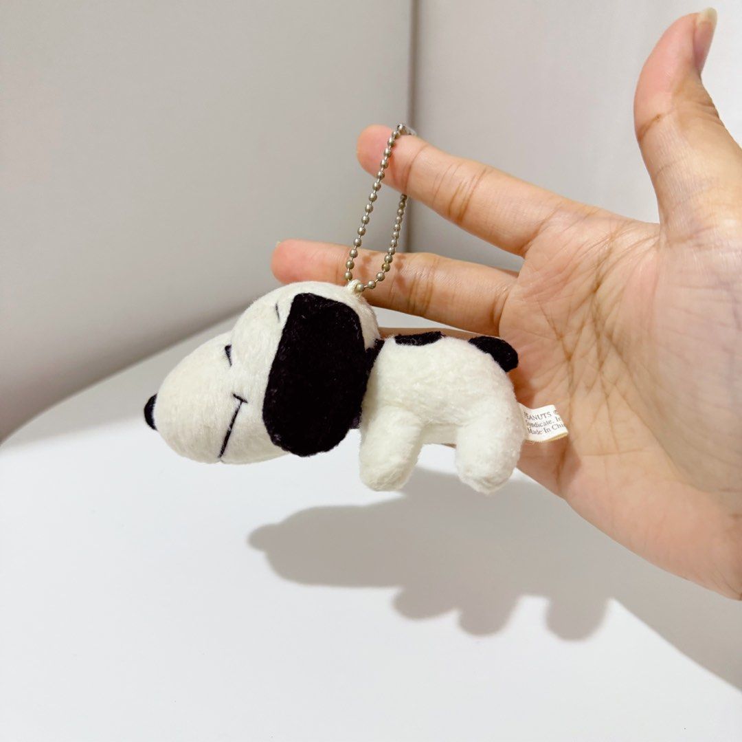 Snoopy Peanuts Lying Charm plush (Category: Plushies & Soft Toys) located in Manila. Submitted by ashyyel_ (Listing ID 1469142005, Image 2). Description: .