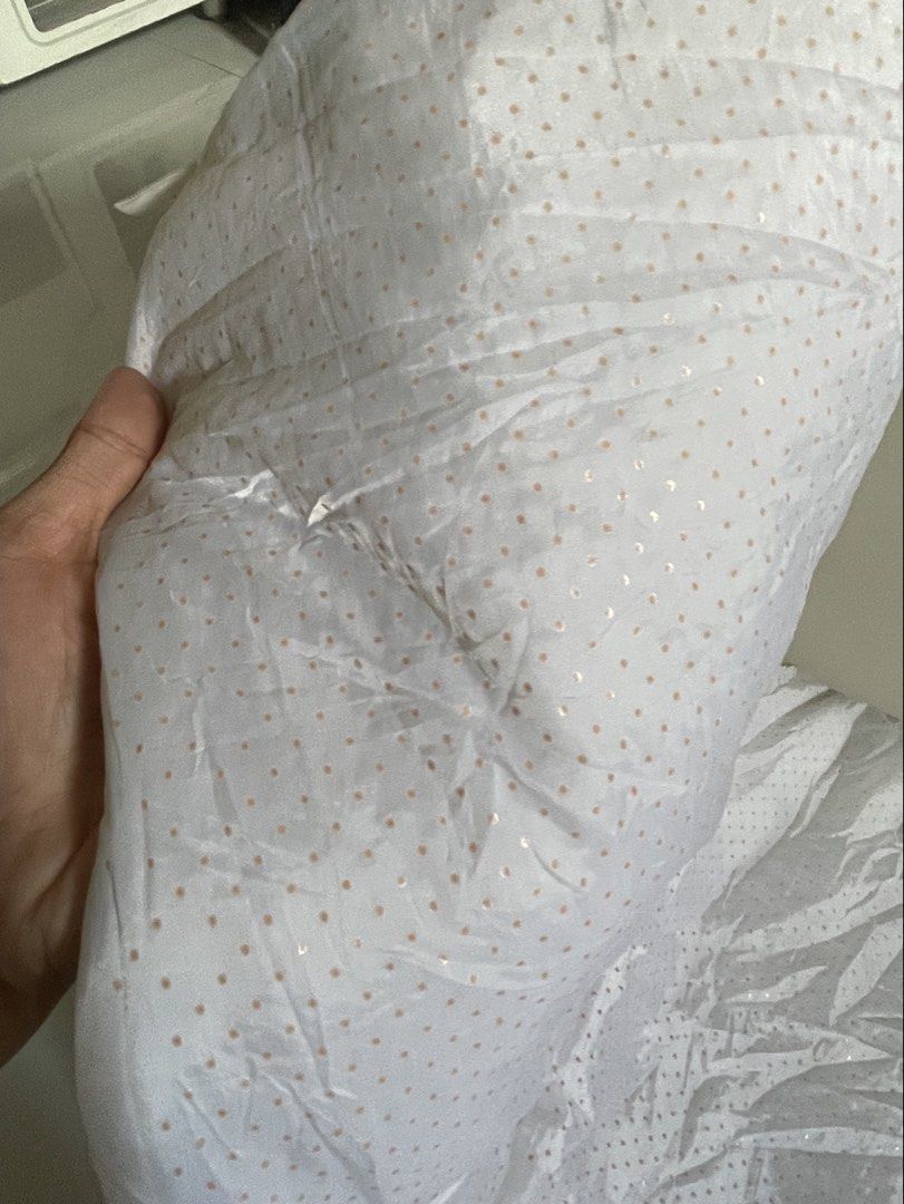 sofa topper pad (Category: Bedding & Towels) located in Naga. Submitted by anbl1004 (Listing ID 1469130409, Image 2). Description: No flaws .