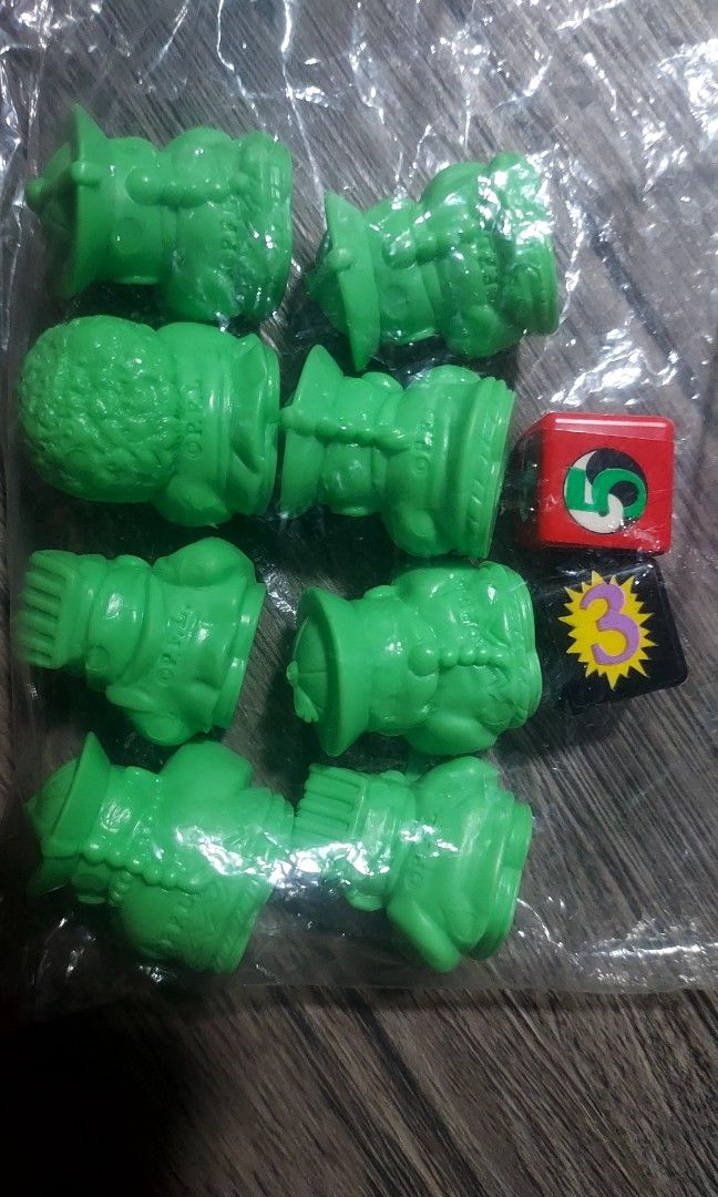 sofubi （分類：動作及對戰玩具）位於 Hong Kong。 由 luckhk33446868 提交（商品編號 1469145037，圖片 4）。簡介： 靈幻道士戰棋玩具 九乘九新保存良好齊件 售價 900 元有意請約時間地點交收。