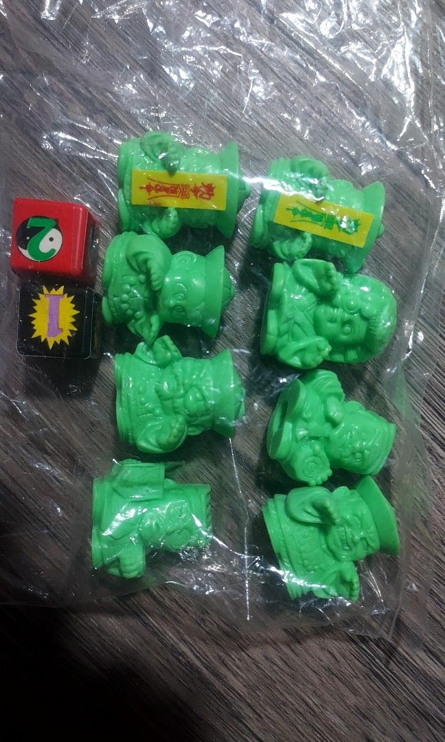 sofubi （分類：動作及對戰玩具）位於 Hong Kong。 由 luckhk33446868 提交（商品編號 1469145037，圖片 3）。簡介： 靈幻道士戰棋玩具 九乘九新保存良好齊件 售價 900 元有意請約時間地點交收。