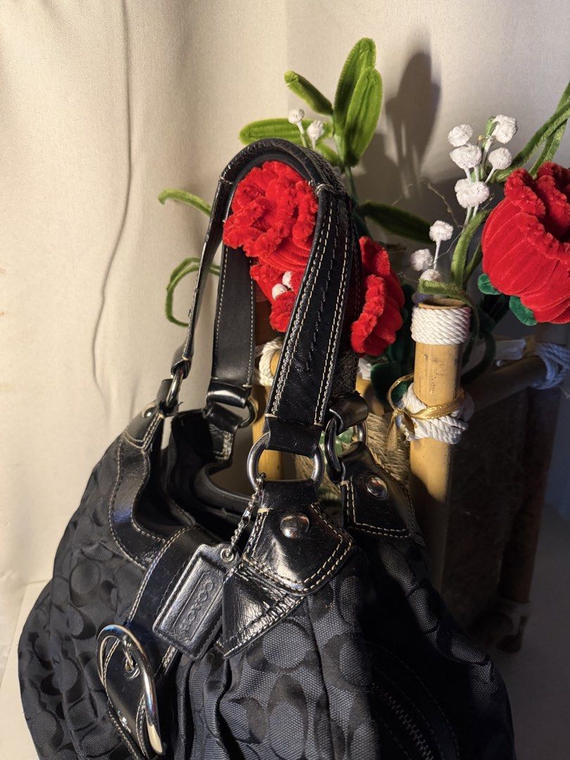 Soho lynn coach (Category: Shoulder Bags) located in Manila. Submitted by chic_coach (Listing ID 1468973435, Image 2). Description: .