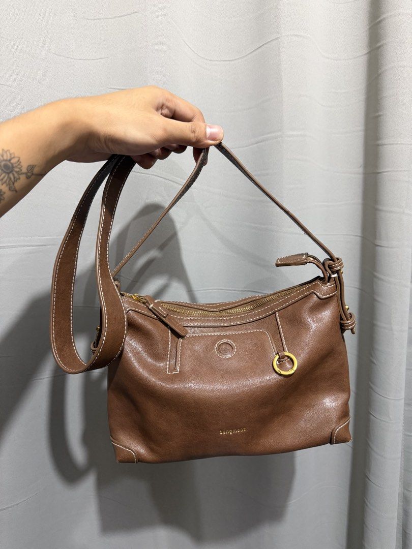 Songmont Yore Hobo (Category: Cross-body Bags) located in Calamba. Submitted by jkafrica10 (Listing ID 1468967060, Image 2). Description: Guaranteed authentic songmont. No inclusion (pasabuy lang po ito kaya wala inclusion) .