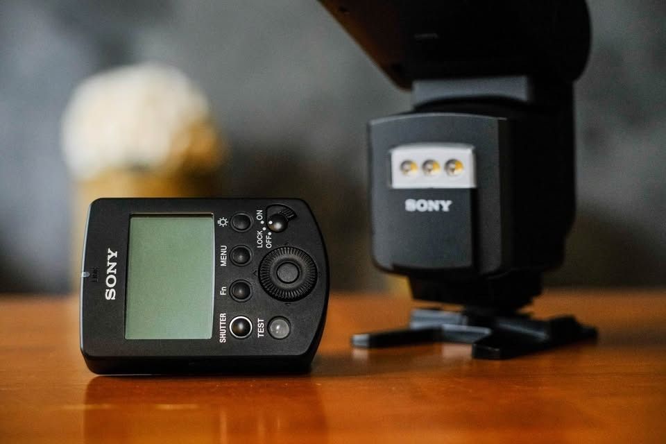Sony wireless flash combo | HVL-F60RM & FA-WRC1M (Category: Flashes) located in Caloocan City. Submitted by tnes1 (Listing ID 1468985939, Image 2). Description: This Sony wireless combo of the HVL-F60RM flash and FC-WRC1M radio commander is great for users w/ Sony camera models under the a7iv. I take great care of my equipment and I’m only selling because I rarely use my Sony equipment since primarily shooting w/ my Fuji system. Location: Poblaci