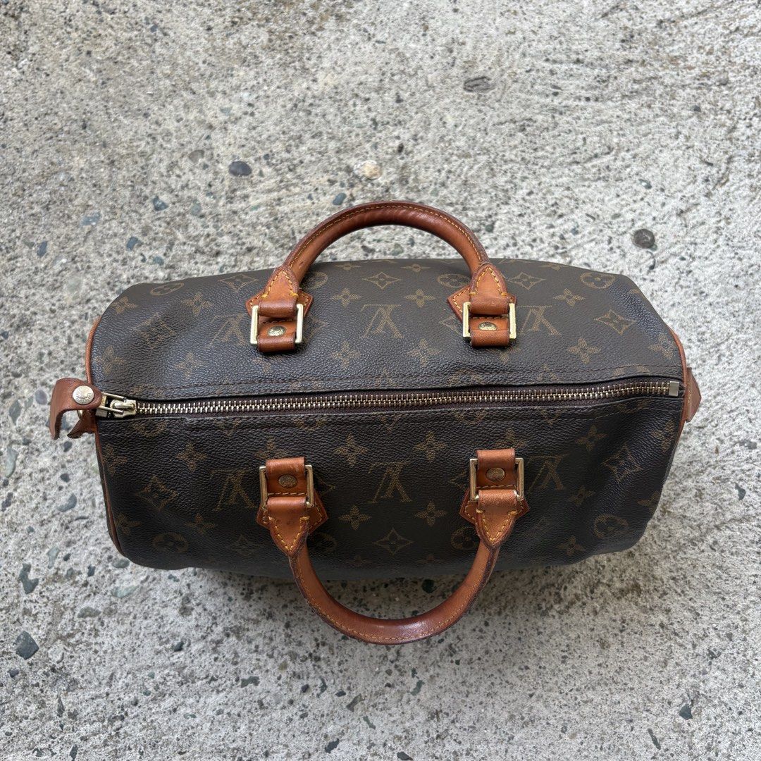 Speedy 30 (Category: Luxury Bags & Wallets) located in Angeles City. Submitted by therandomstuff011 (Listing ID 1468995896, Image 1). Description: The item in the image is a vintage Louis Vuitton Speedy handbag in the classic Monogram canvas pattern. First launched in 1930 as the "Express," the Speedy is one of the fashion house's most legendary designs. It features the signature water-resistant coated canvas body, double rolled vachetta leather 