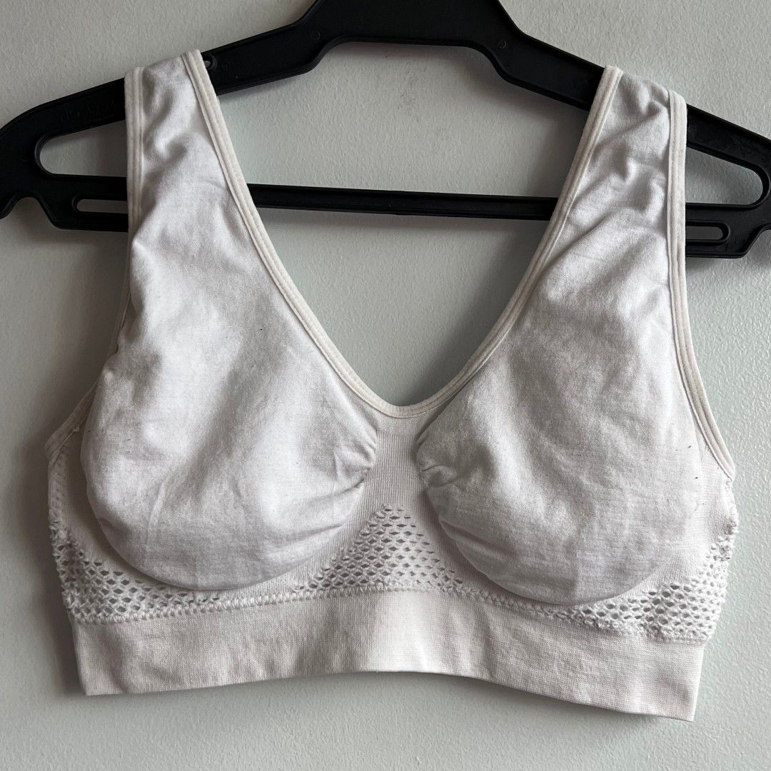 Sports Bra (Category: Activewear) located in Quezon City. Submitted by all_items_50_each (Listing ID 1468998161, Image 2). Description: White Sports Bra No pads, but with pad slots Measurements posted for reference 💲ALL ITEMS 50 💰MOP: GCASH ➕Add shipping fee ❌NO rush shipping, meet up, haggling ✔️for rush, use grab/lalamove 🚫NO return, refund, exchange ⚠️Please manage your expectations (used/preloved items) ⚠️Wash/iron before wearing ⚠️Color m