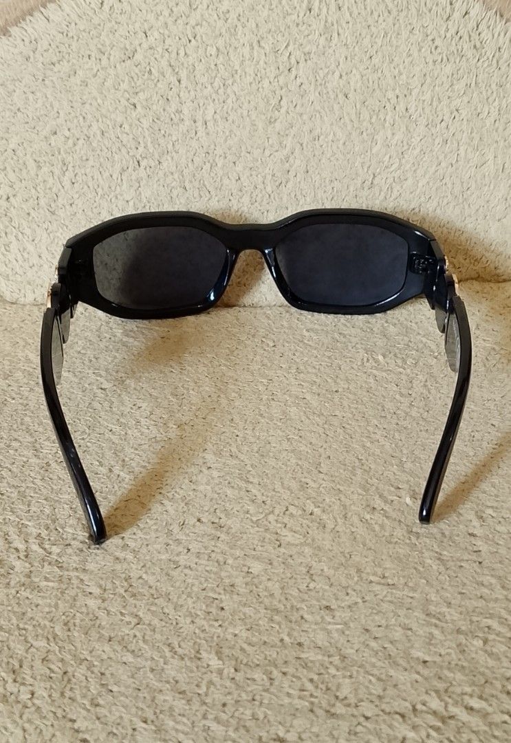 Square Geometric Sunglasses (Category: Sunglasses & Eyewear) located in Tarlac. Submitted by faithfulfinds (Listing ID 1468991244, Image 2). Description: Square Geometric Sunglasses with Gold Accents (Japan Source) Upgrade your look with these very stylish, vintage-vibe geometric shades! Nakuha po ito mismo sa Japan Box, kaya garantisadong maganda ang kalidad ng frame at swabe ang pagkakagawa kahit unbranded ito. Perfect ito para sa mga mahilig s