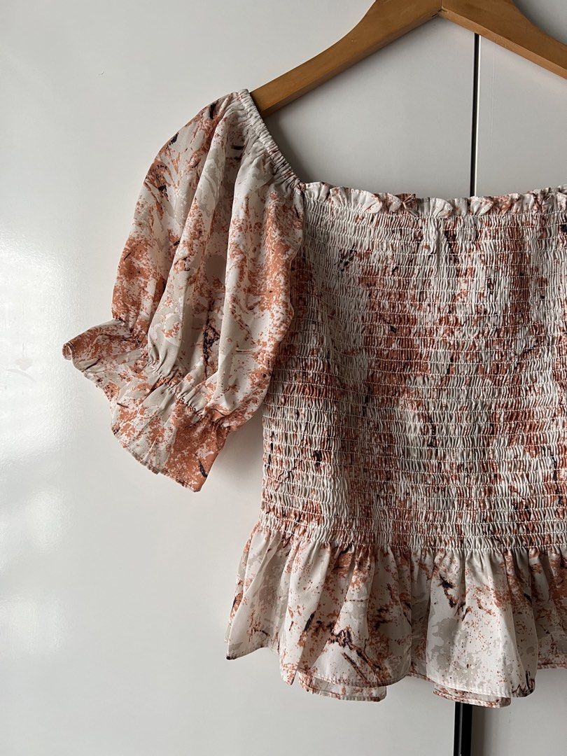 Square neck smocked peplum blouse orange (Category: Blouses) located in Mandaluyong City. Submitted by katecdp (Listing ID 1469160143, Image 3). Description: Fits small to medium only 👗 Seller reference: 5’5’ height, 34” bust, 29” waist 💸 MOP: GCash, BPI QR Decluttering my closet with items mostly used for events. Feel free to browse my other listings too. Slightly nego, no to lowballers! .